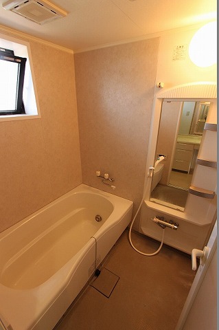 バス・シャワールーム　※別室同じ間取りの写真。現況を優先します。