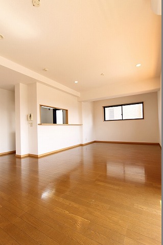 居室・リビング　※別室同じ間取りの写真。現況を優先します。