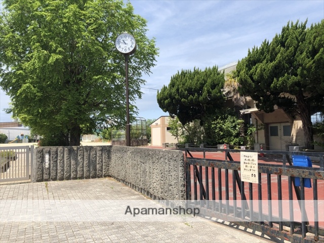 小学校　泉南市立学童保育樽井小学校第一チビッコホーム（小学校）まで435m