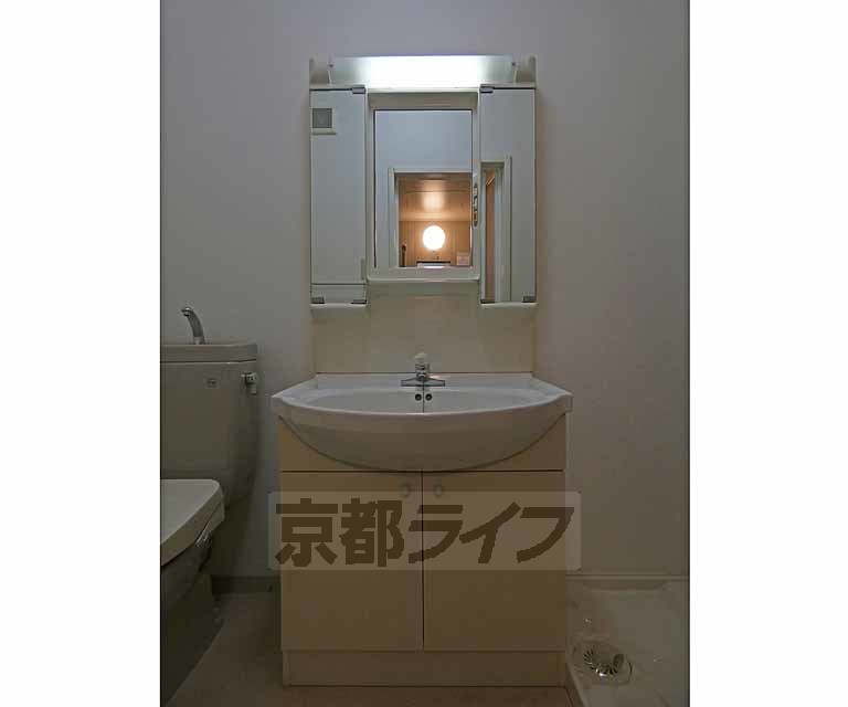 洗面設備　洗面台です