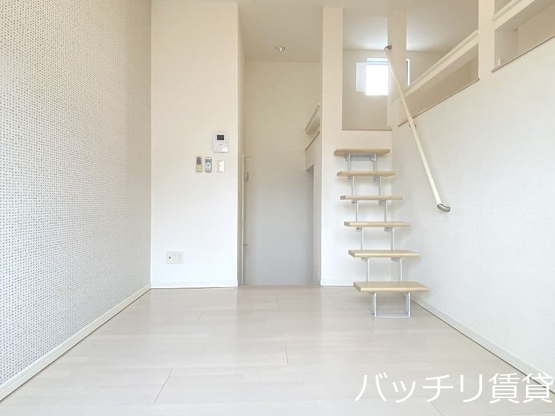 居室・リビング　別号室タイプの為、現状を優先致します。