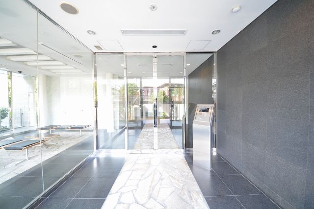 エントランス　メゾン・ド・ヴィレ大阪城公園前　エントランスアプローチ