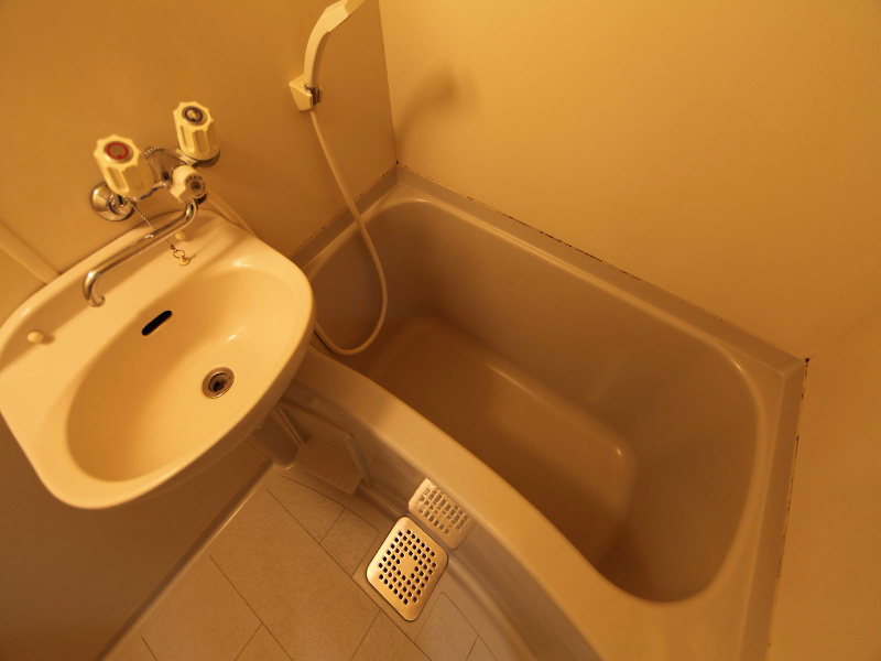 洗面設備　バスルーム　洗面台付