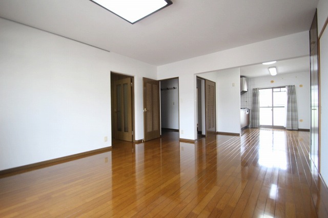 居室・リビング　同物件別室のお写真です