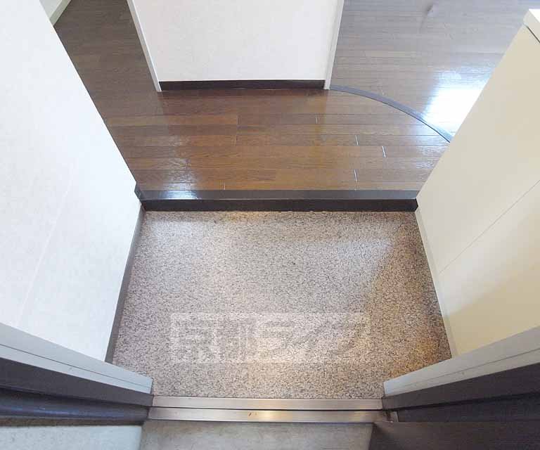 玄関　この玄関が迎えてくれます