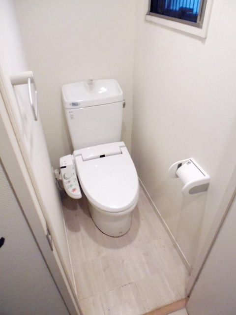 トイレ　★窓あり★ウォシュレット完備★