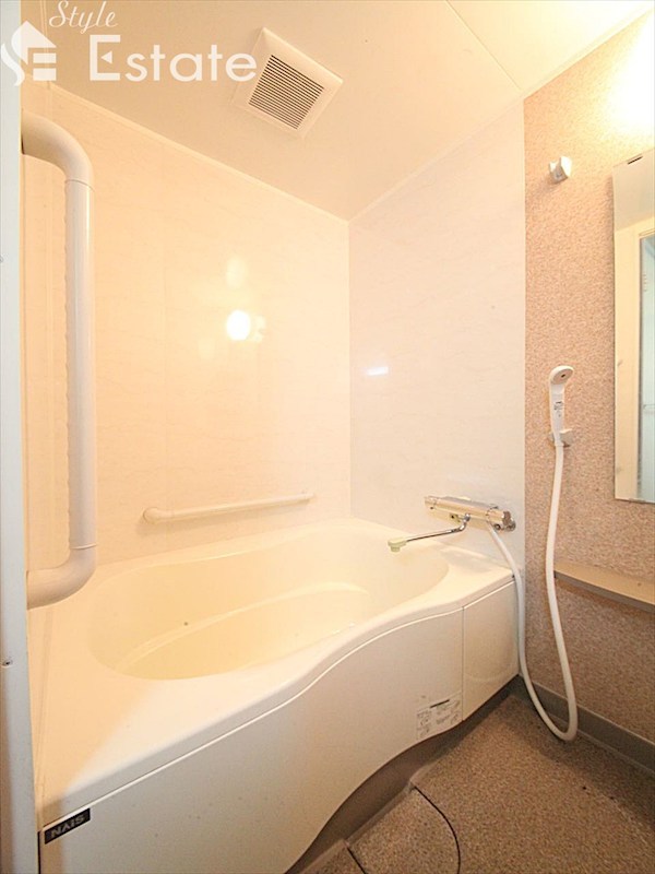 バス・シャワールーム　バスルーム