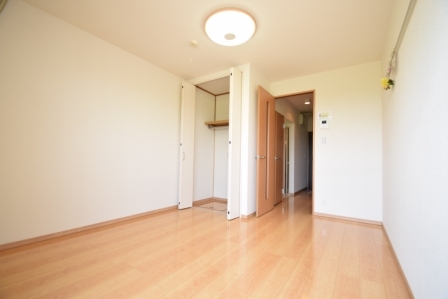 収納　日当たり良好6.5帖居室