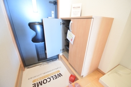 玄関　玄関にはシューズボックス付いてます