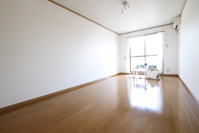 居室・リビング　洋室１０．３帖