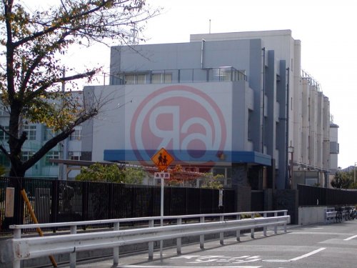 小学校　大阪市立玉出小学校（小学校）まで303m