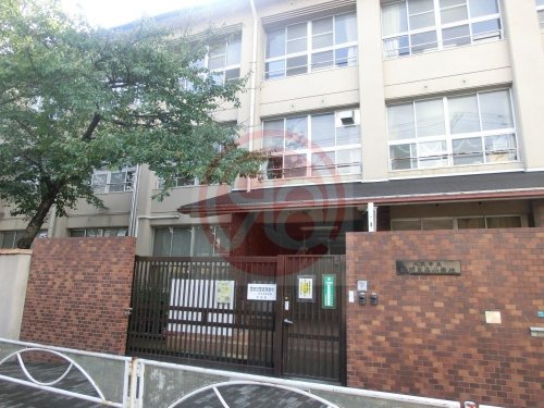 小学校　大阪市立晴明丘南小学校（小学校）まで932m