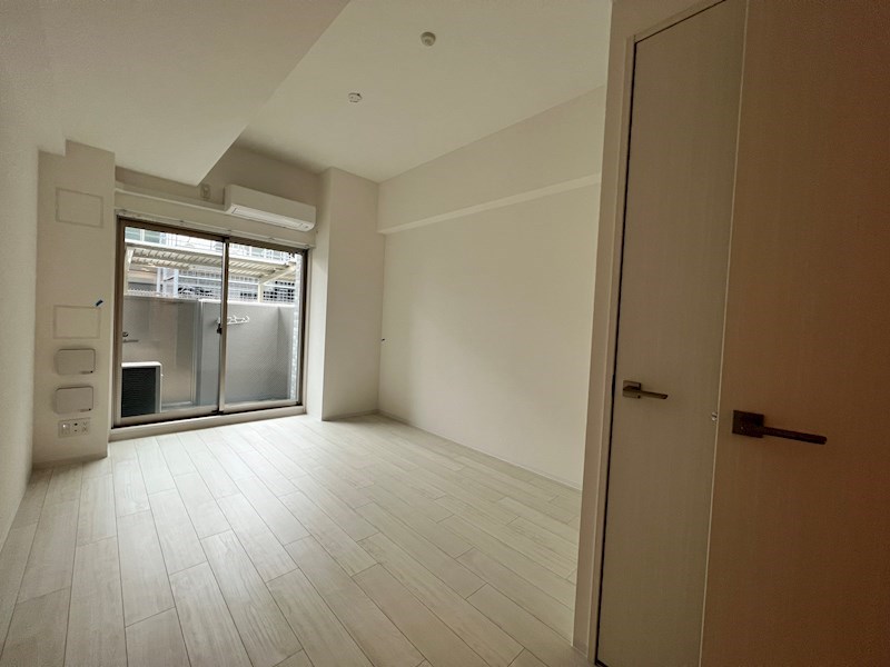 その他部屋・スペース　落ち着いた色調の寝室です