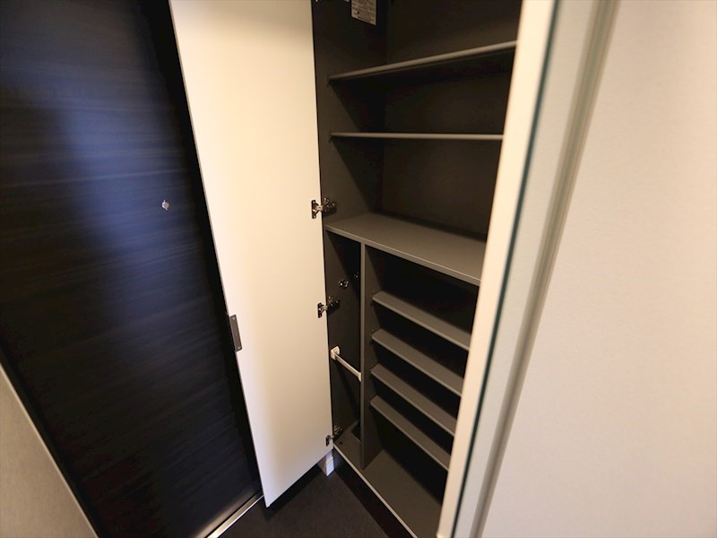 玄関　玄関　シューズボックス付（収納充実してます）