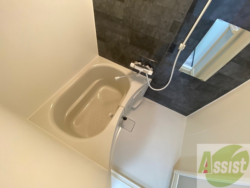 バス・シャワールーム　お風呂になります。一日の疲れを癒してくださいね。