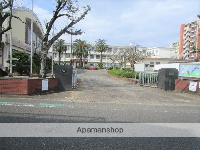 中学校　宮崎西中学校（中学校）まで942m