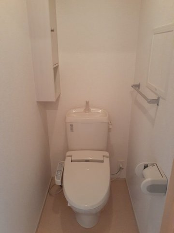 トイレ　嬉しい温水洗浄便座付き♪