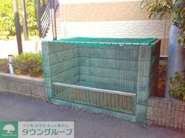 その他　専用のゴミ置き場があります。