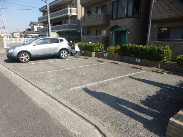 駐車場　敷地内駐車場￥7，700-　　車通勤の方にも