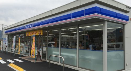 コンビニ　ローソン 高松檀紙町八幡店（コンビニ）まで520m