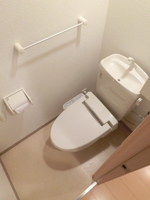 トイレ　ウォシュレット完備のトイレです。