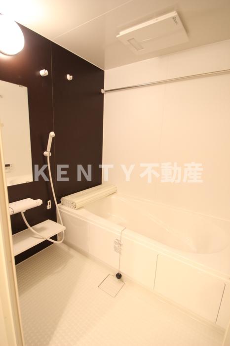 バス・シャワールーム　落ち着いた空間のお風呂です