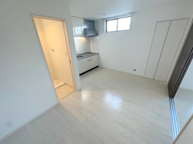 居室・リビング　明るく広々としたリビングです。