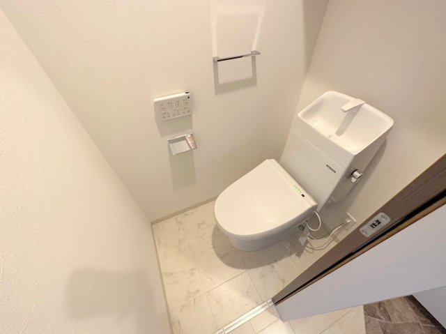 トイレ　綺麗なトイレにはウォシュレット標準装備です。