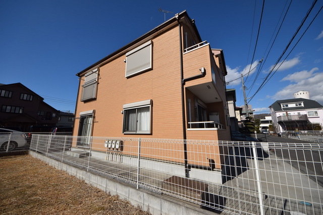 建物外観　～青い空っ、白い雲っ～