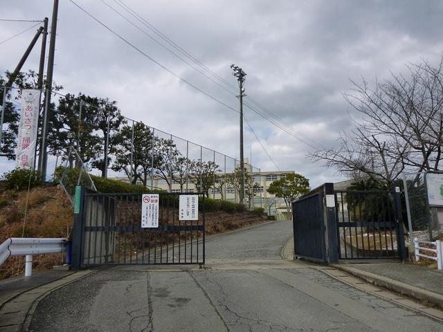中学校　福岡市立香椎第三中学校（中学校）まで1600m