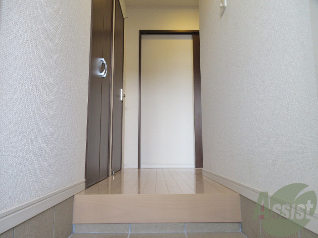 玄関　玄関から見た景色はこちらです。イメージできますか。