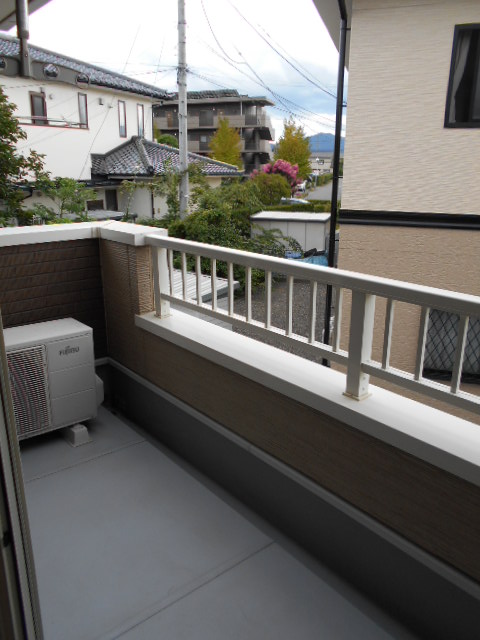 バルコニー　南面ルーフ・ワイドバルコニー（物干し設備あり）