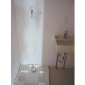 その他設備　防水パン付きの洗濯機置場です。