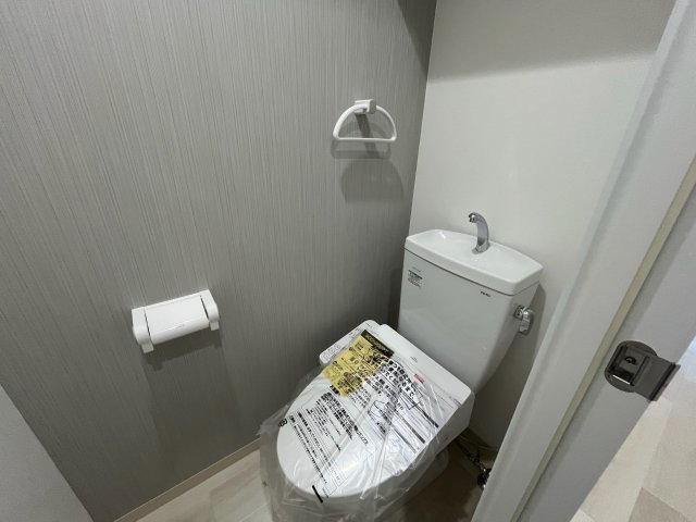 トイレ　写真は、他部屋の同間取りとなっております。