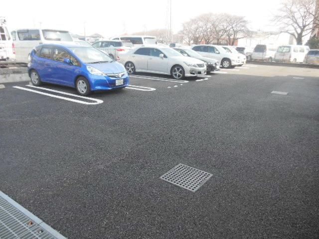 駐車場　～駐車場も敷地内にしっかり完備～
