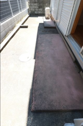 バルコニー　陽当たり良好なバルコニーです