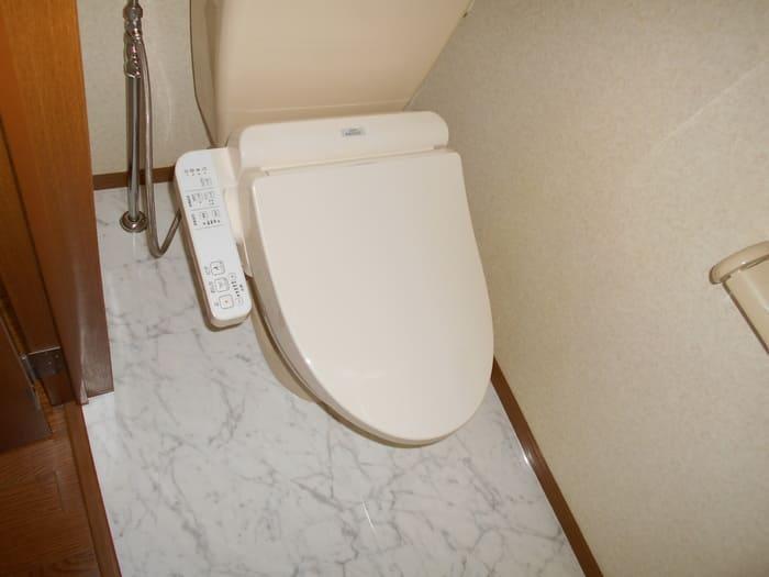 トイレ　温水洗浄暖房便座