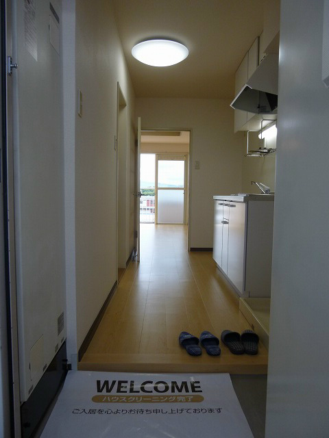 玄関　写真は別号室です