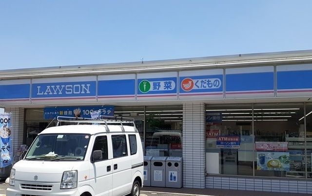 コンビニ　ローソン様（コンビニ）まで700m