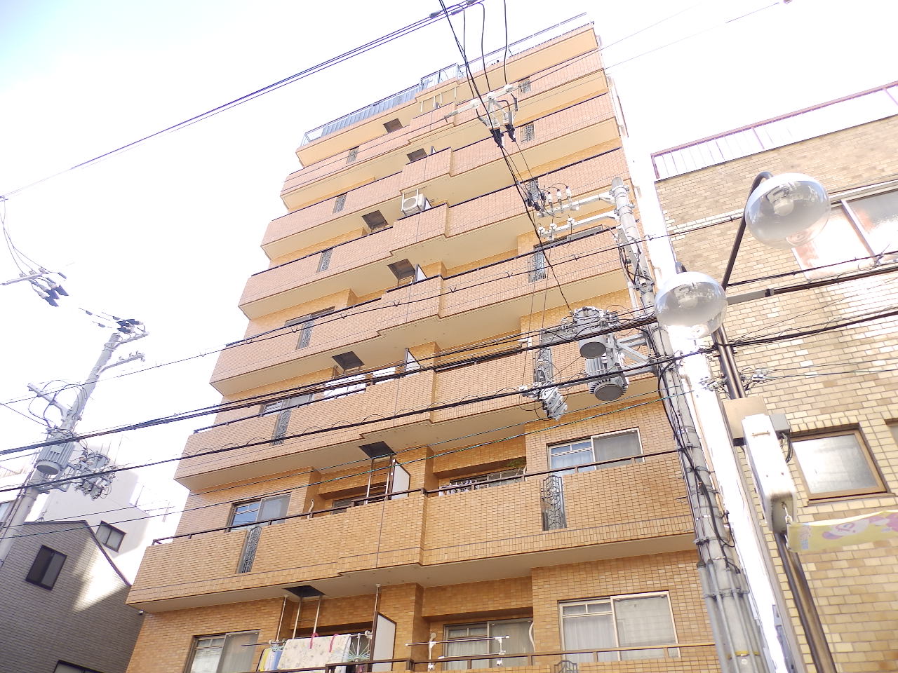 建物外観　タイル貼りで高級感あります