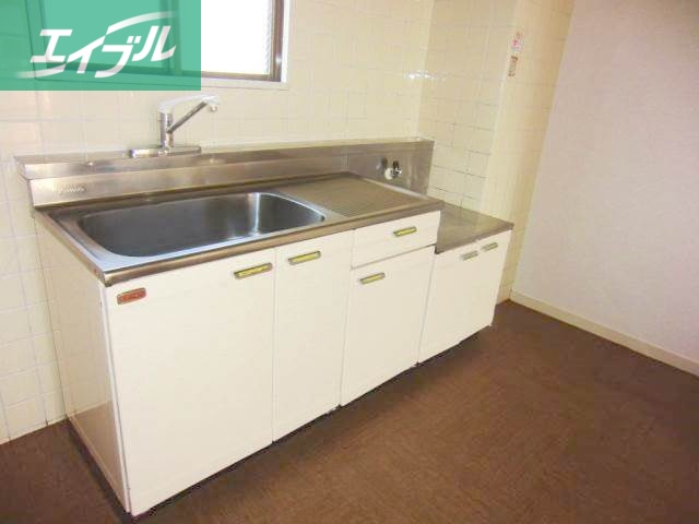 キッチン　キッチンに窓あります