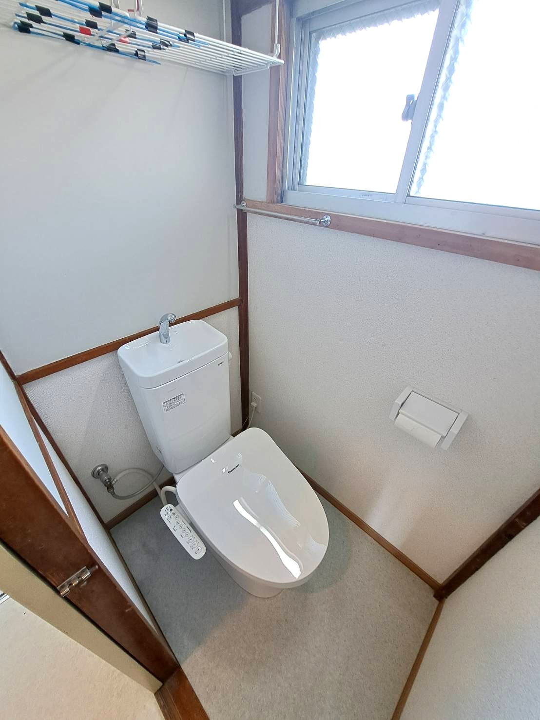 トイレ　温水洗浄便座付き♪
