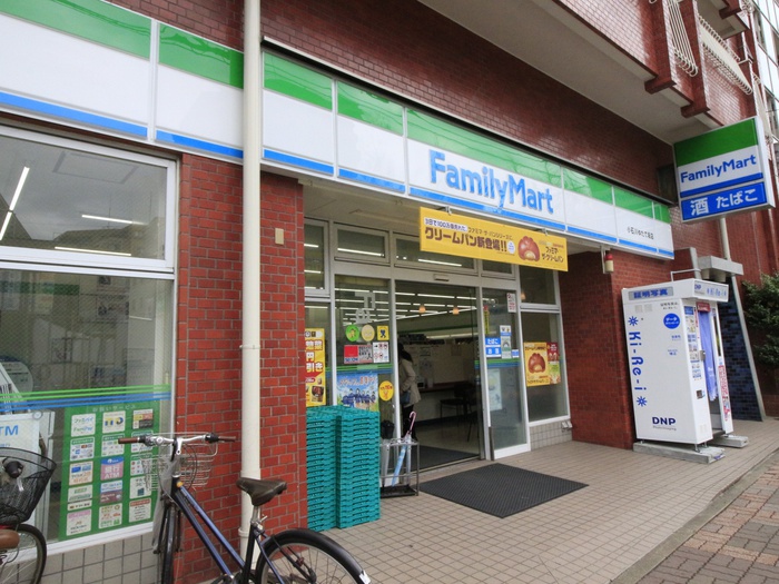 コンビニ　ファミリーマート 小石川ゆたて坂店（コンビニ）まで40m