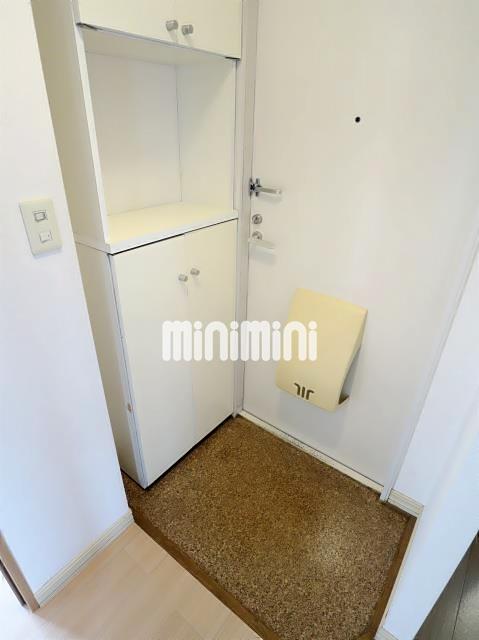 玄関　白を基調とした玄関スペースです！