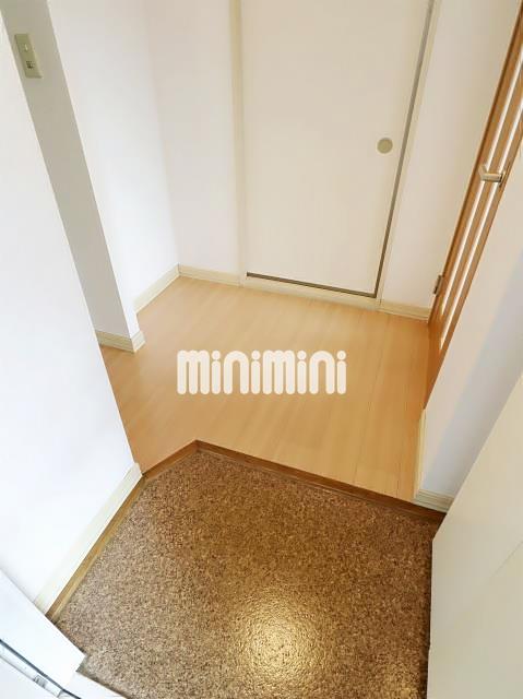 玄関　入口側から見た玄関スペースです！