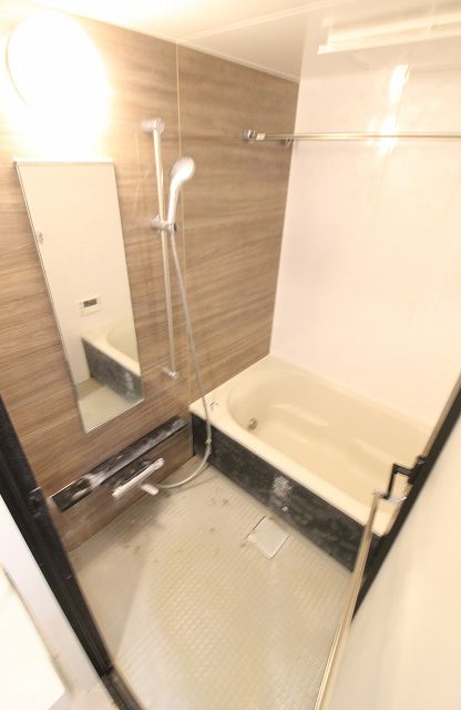 バス・シャワールーム　別の部屋の写真です