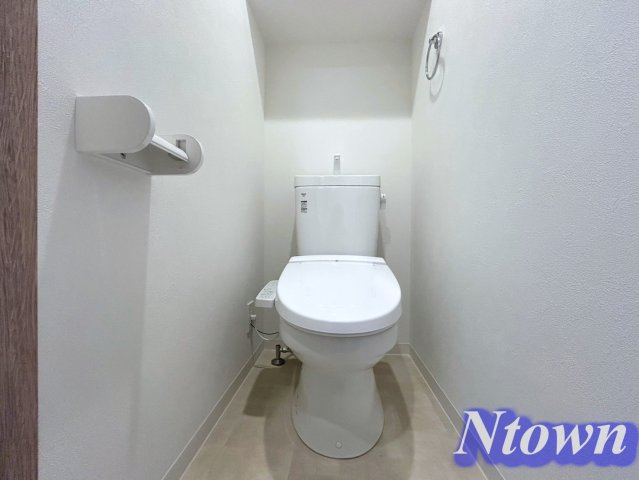 トイレ　落ち着いた色調のトイレです