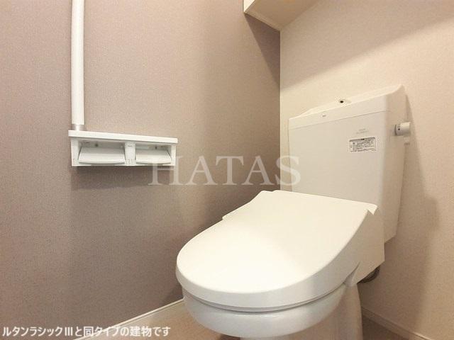 トイレ　同型タイプのお写真です。実際の色や仕様が相違する場合がありま