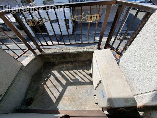 バルコニー　暖かな日差しのふりそそぐバルコニー