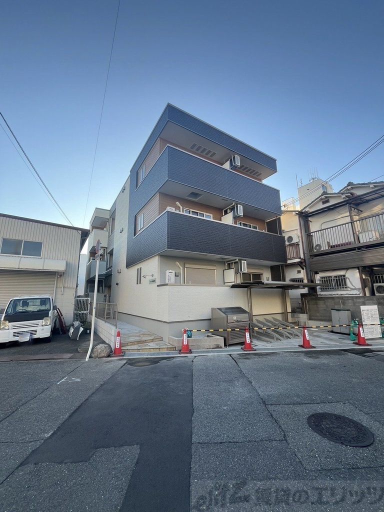 建物外観　駐車場